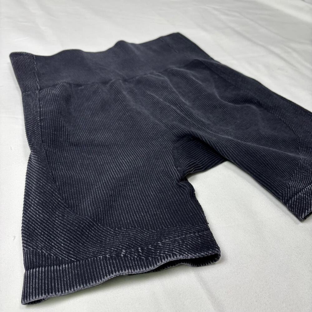 Black corded biker shorts - Picture 2 of 5